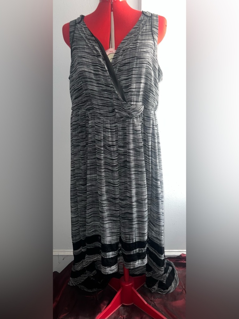 Torrid Sleevelesz Hi-low Black & White Print Maxi Dress size 2 18/20
